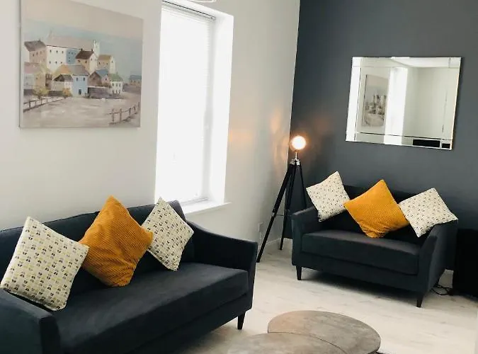 Spacious And Bright Town Centre Apartment